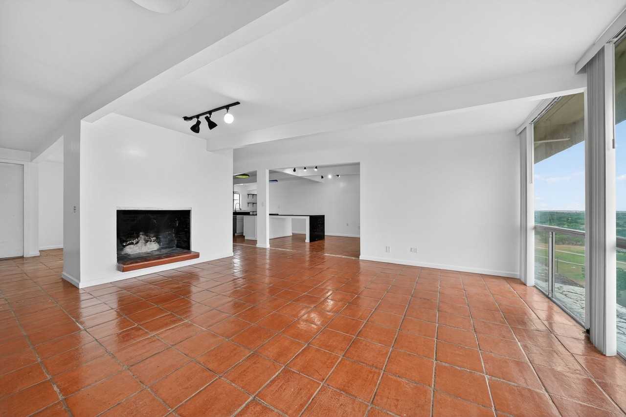Four Oaks Apartments - Photo 7 of 45