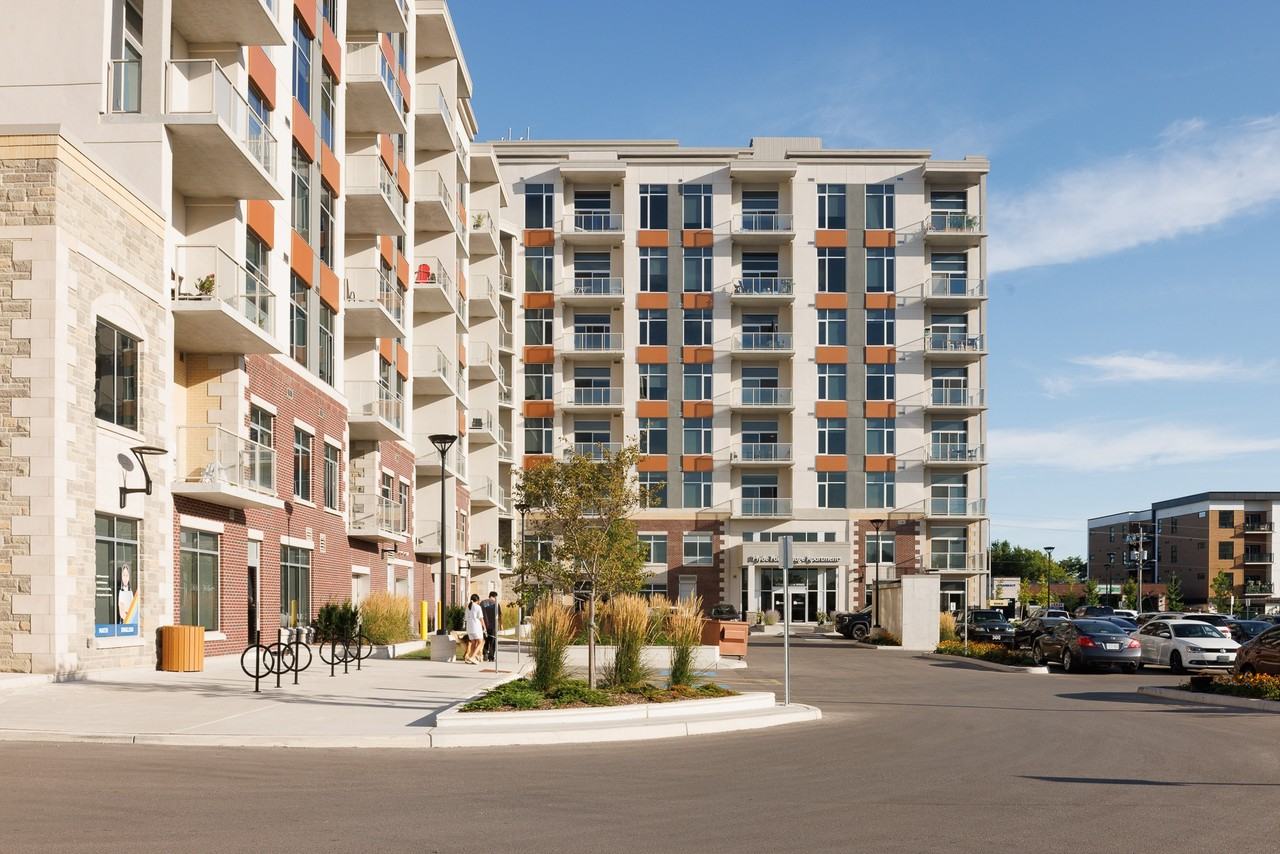 1600 Hyde Park Village Apartments - Photo 6 of 42