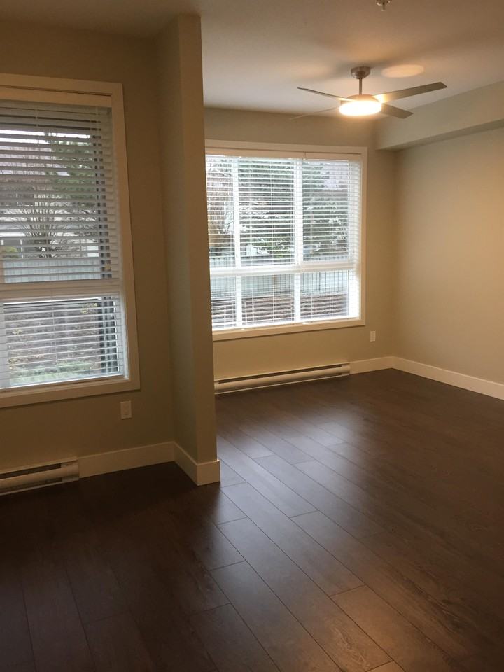 Parallel 1 Apartments - Photo 6 of 13