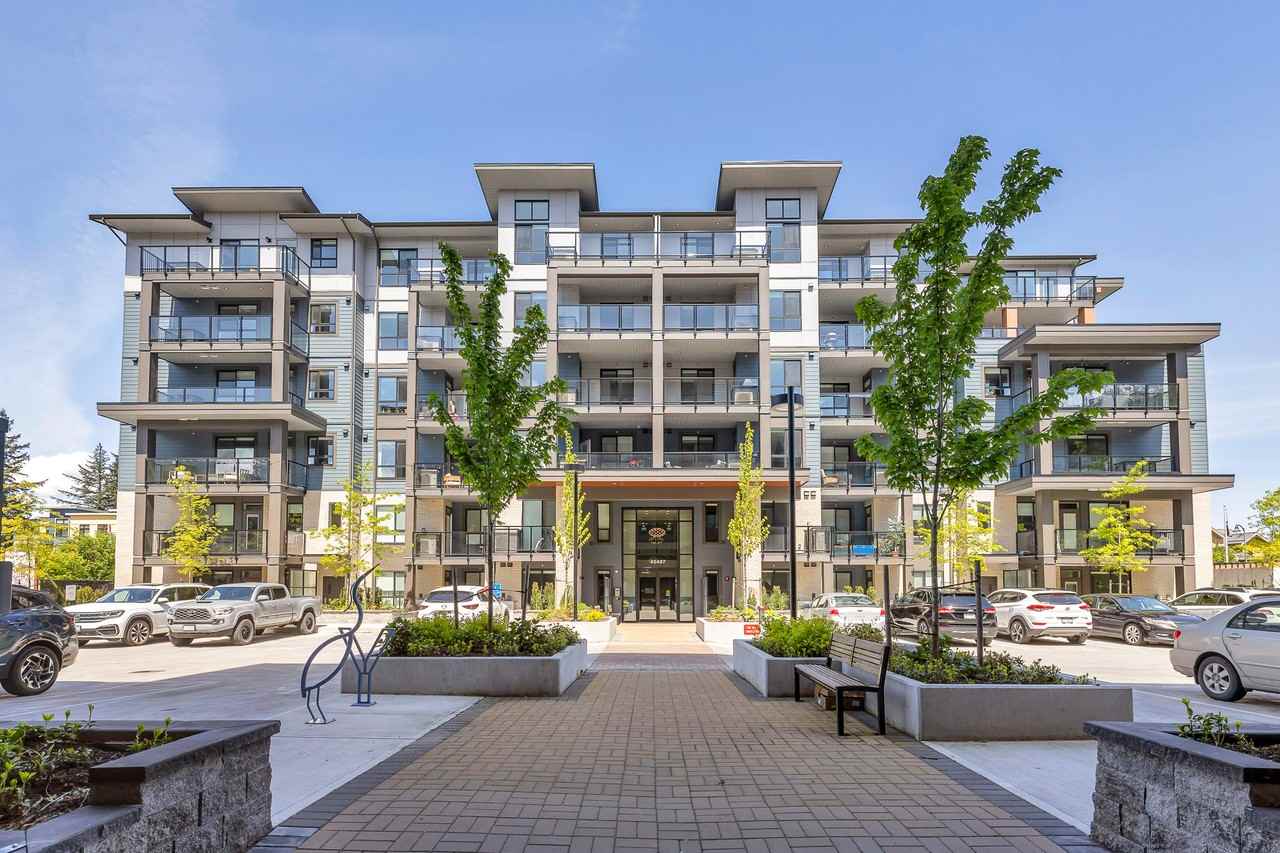 York Residences - Photo 3 of 50