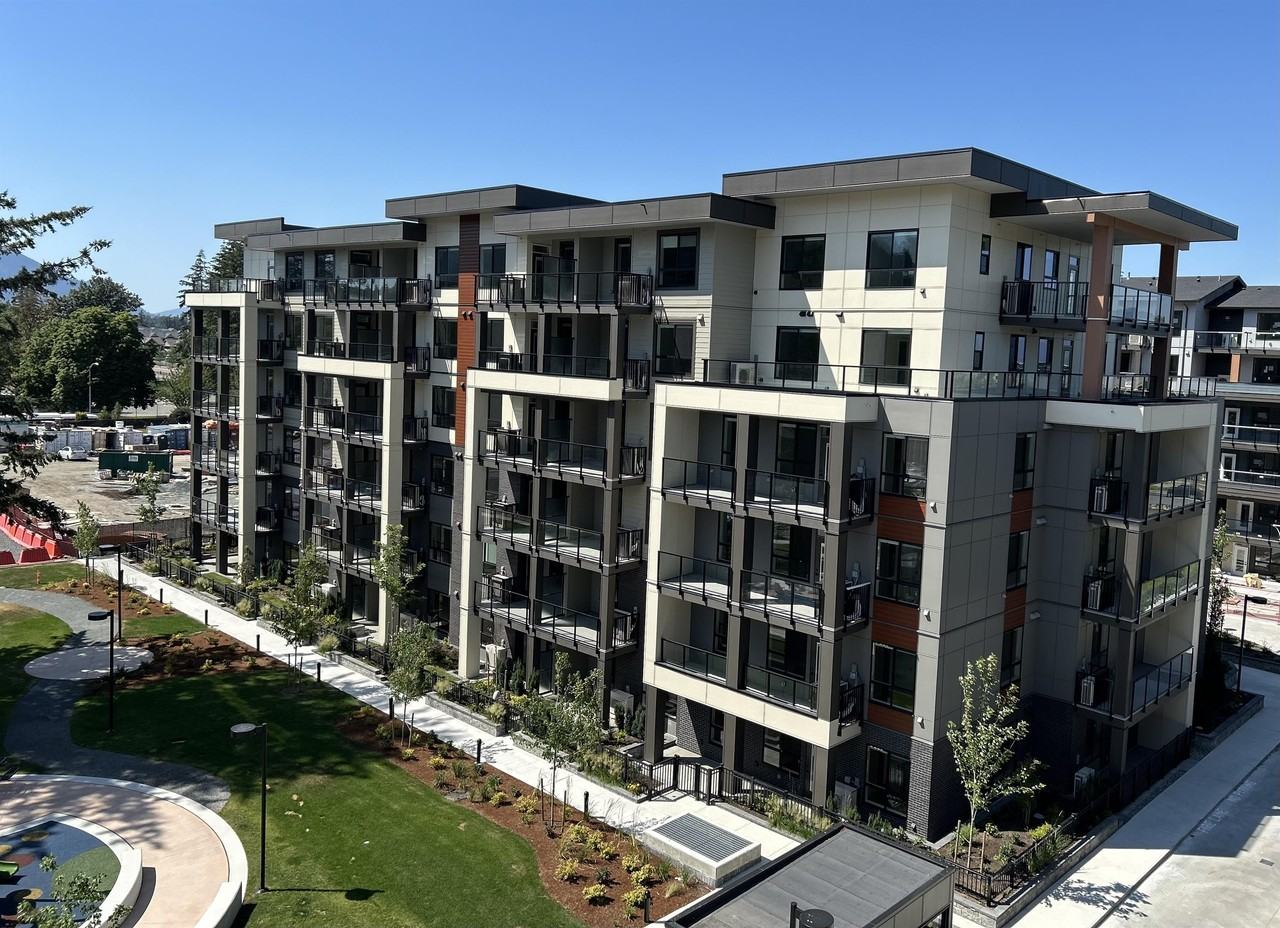 York Residences - Photo 4 of 50