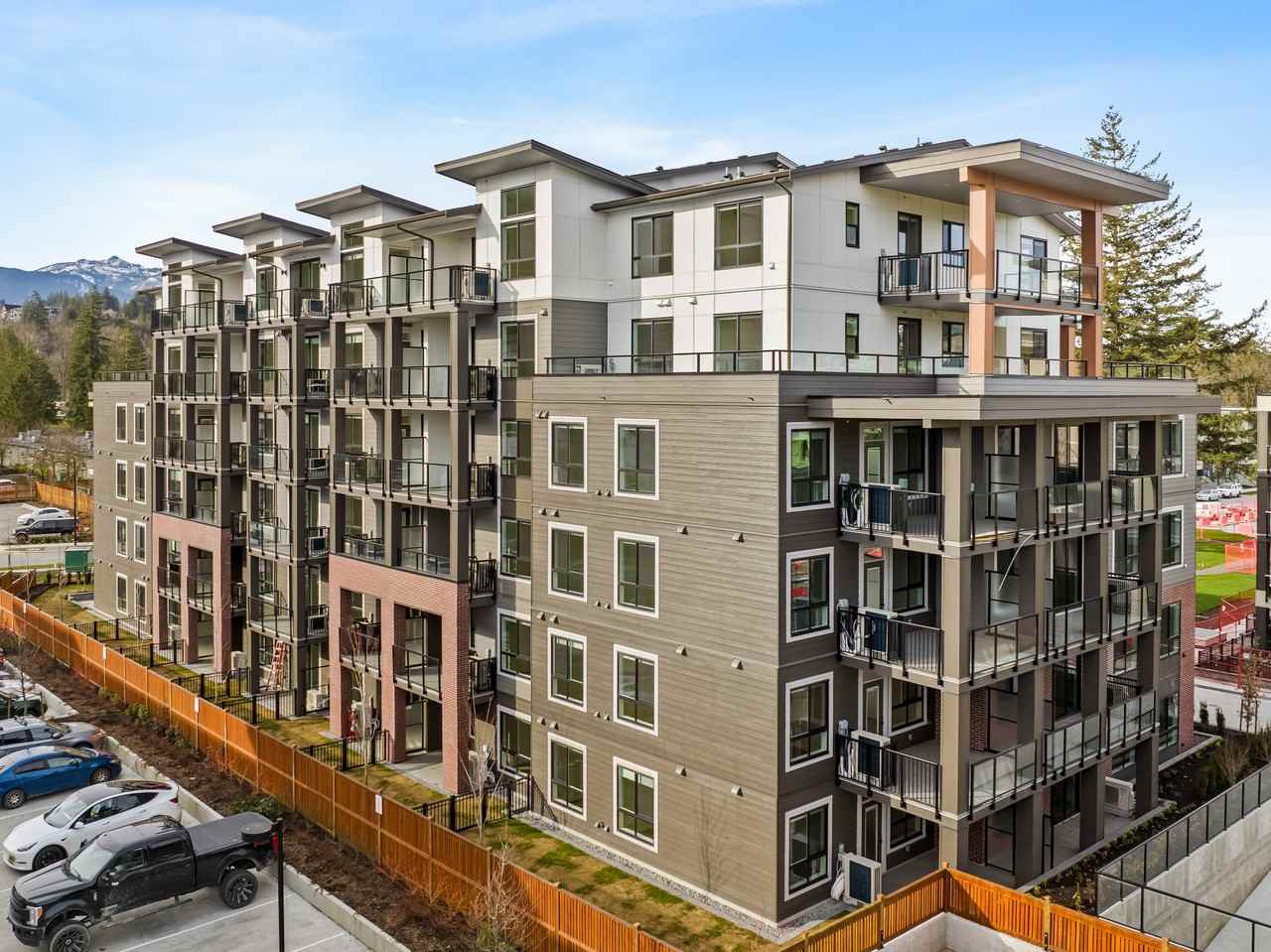 York Residences - Photo 7 of 50
