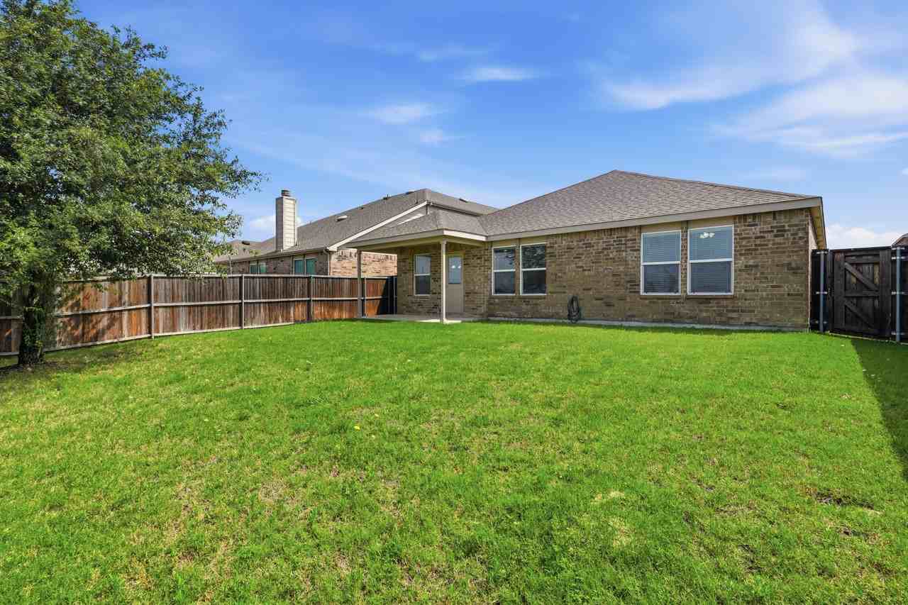 2207 Heaton - Photo 3 of 18