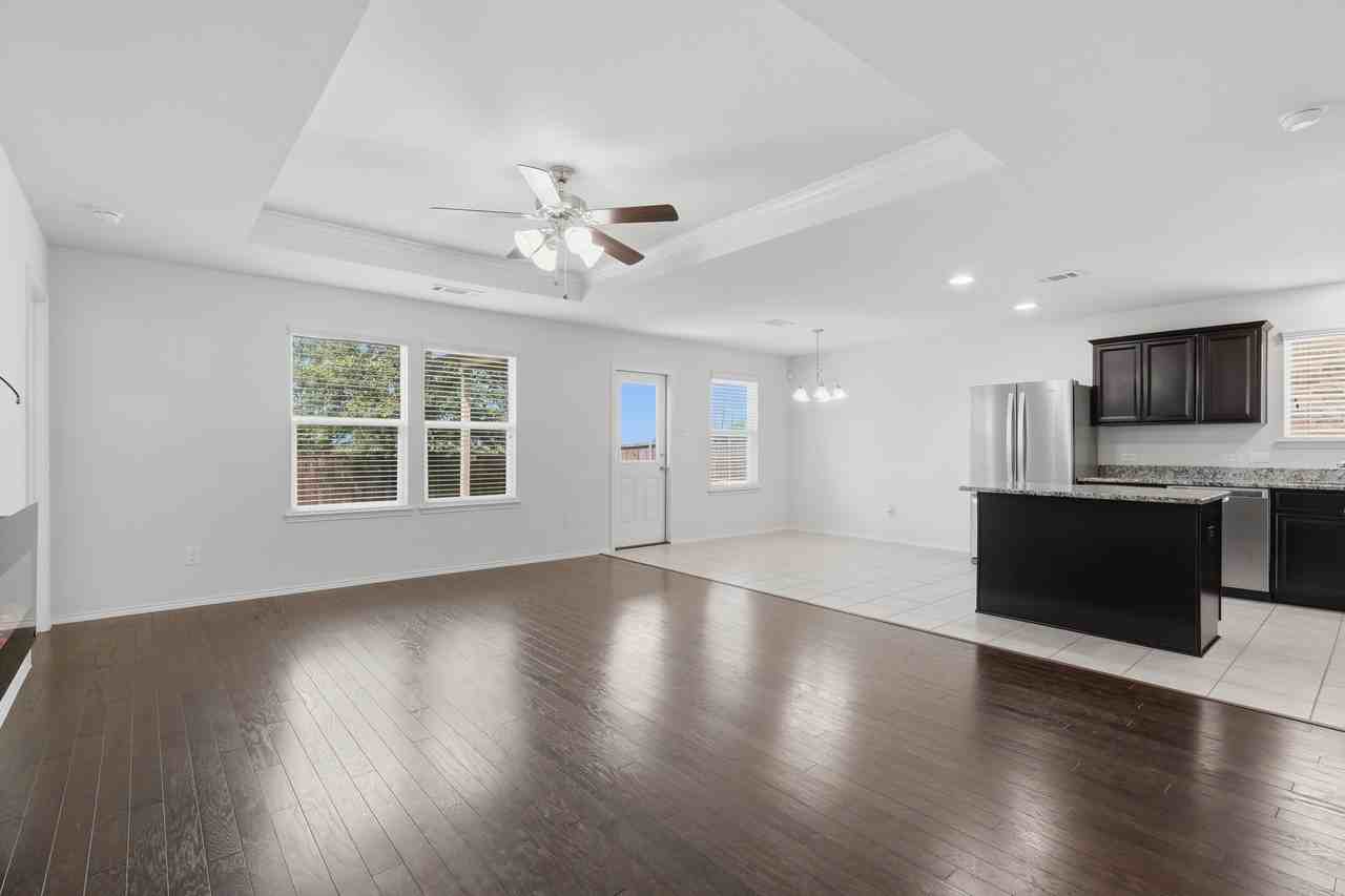 2207 Heaton - Photo 6 of 18