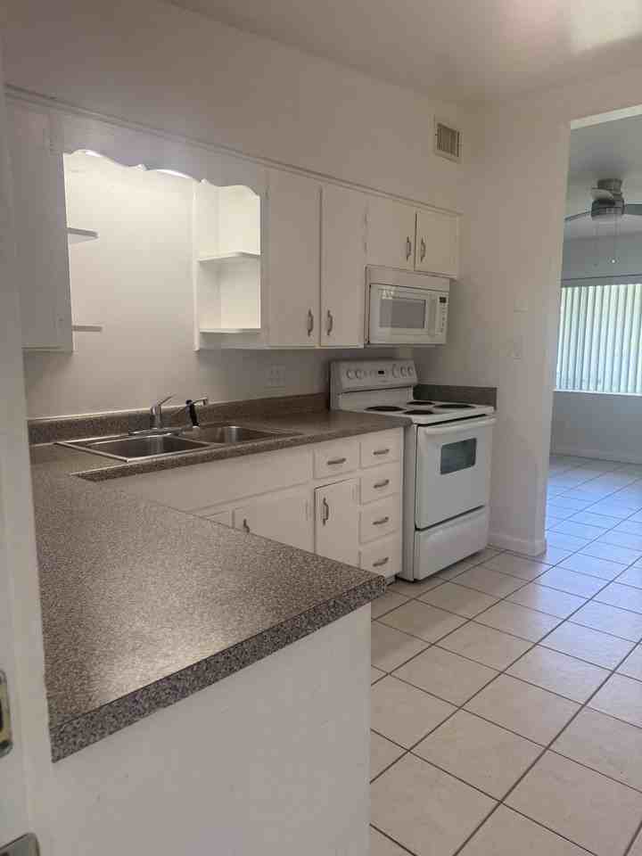 8 E Evans St #1 - Photo 5 of 13