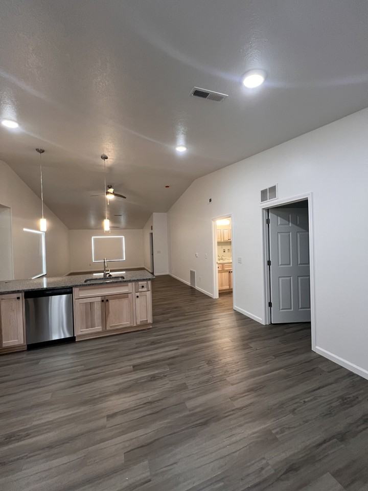 209 S Millersburg St #1 - Photo 4 of 50