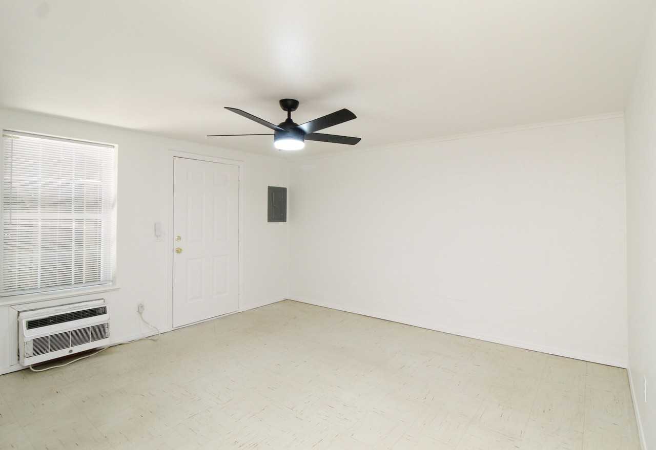 652 W Adams St #652AS - Photo 5 of 11