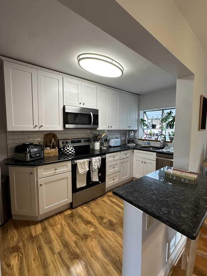 1413 N Lincoln St #1 - Photo 5 of 11