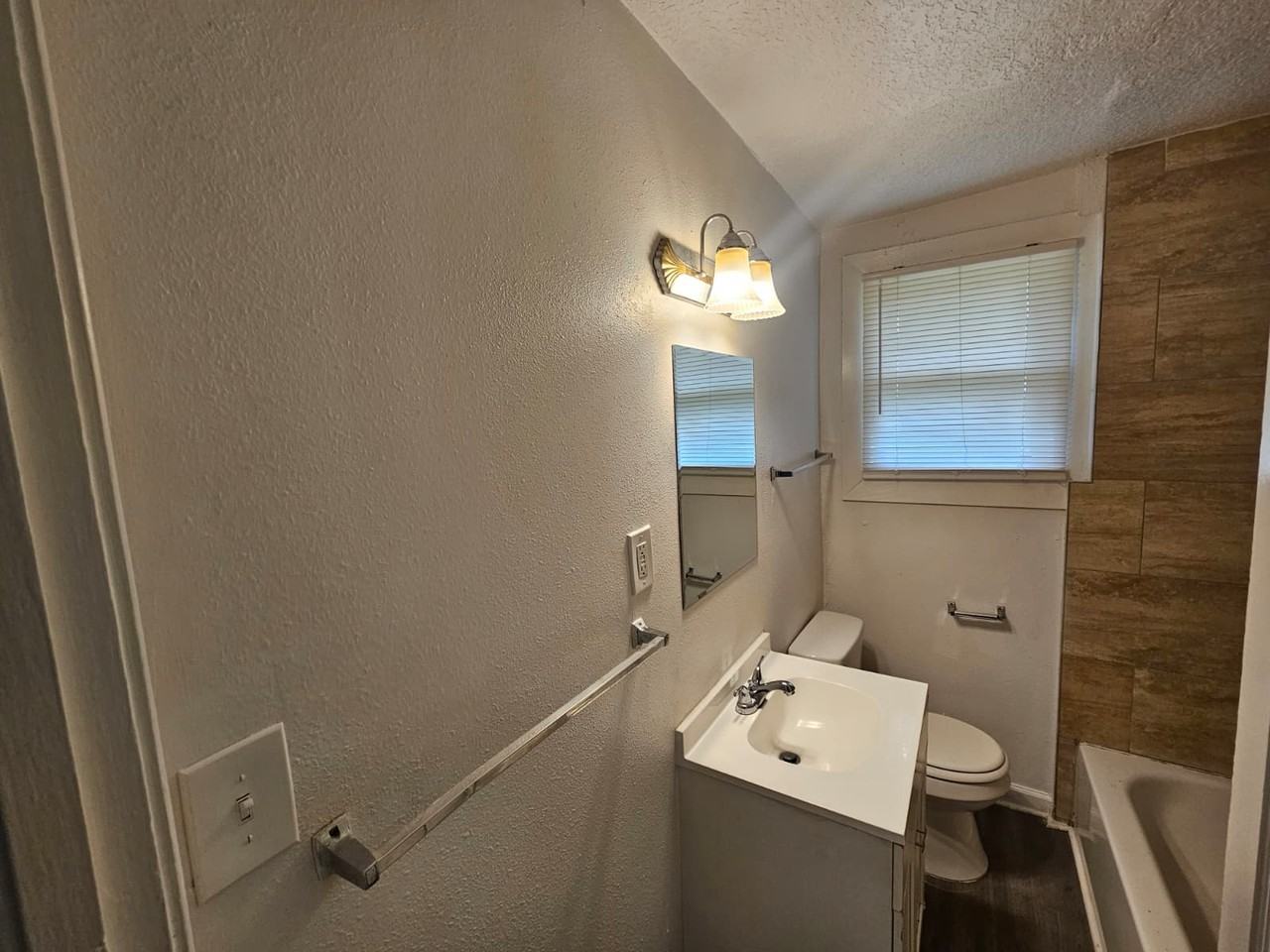 1866 W 6th St #1 - Photo 5 of 13