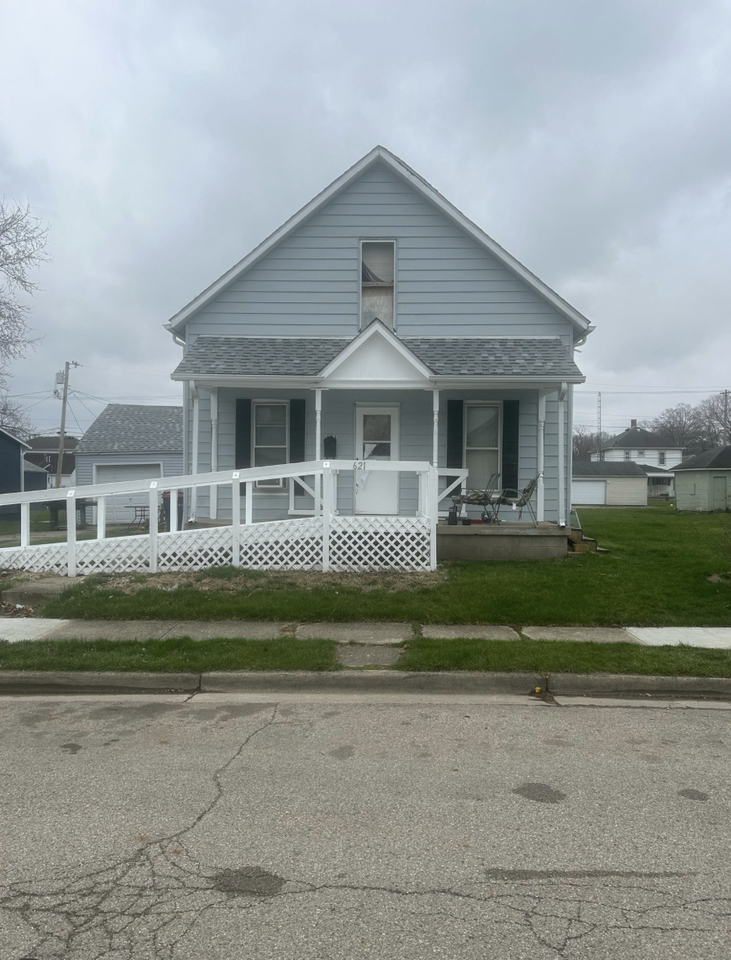 621 Miami St #1