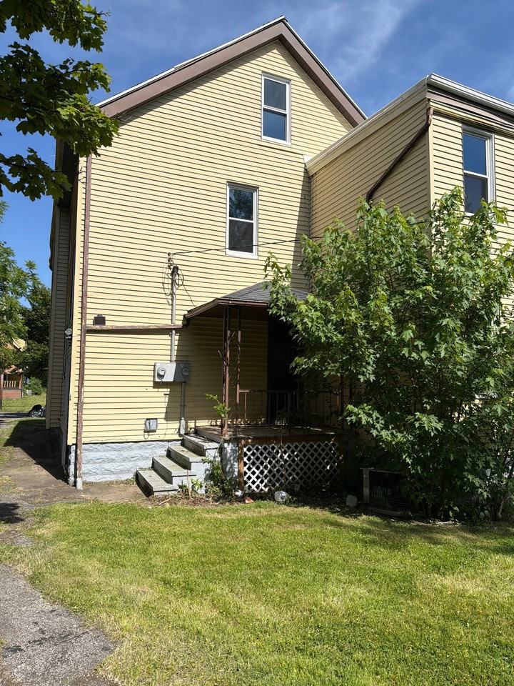 3552 E 138th St - Photo 2 of 15