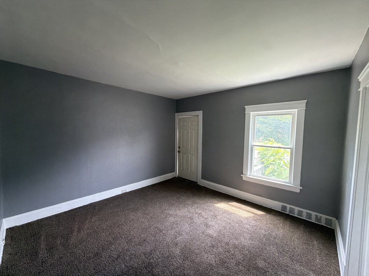 3552 E 138th St - Photo 4 of 29