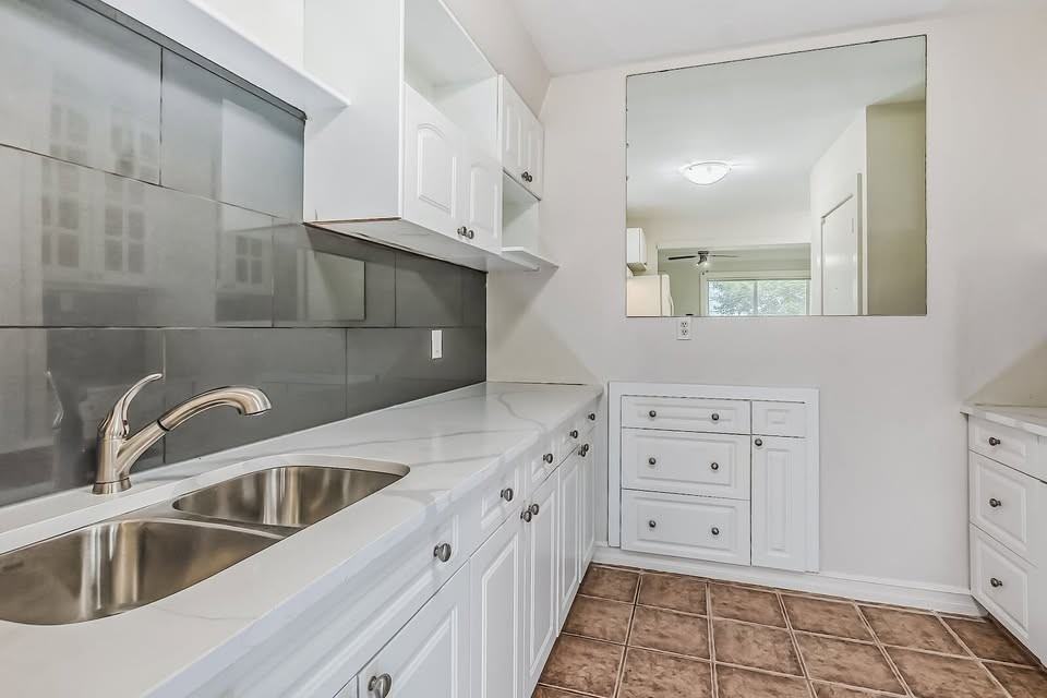 1028 9 Street Southeast - 1 #1 - Photo 3 of 34