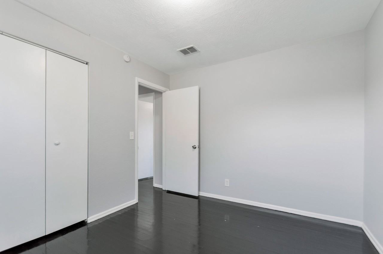 4543 Moncrief Rd W #1 - Photo 4 of 13