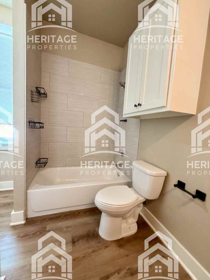 1008 Halsell St #200 - Photo 5 of 24