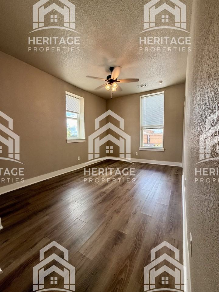 1008 Halsell St #200 - Photo 7 of 24