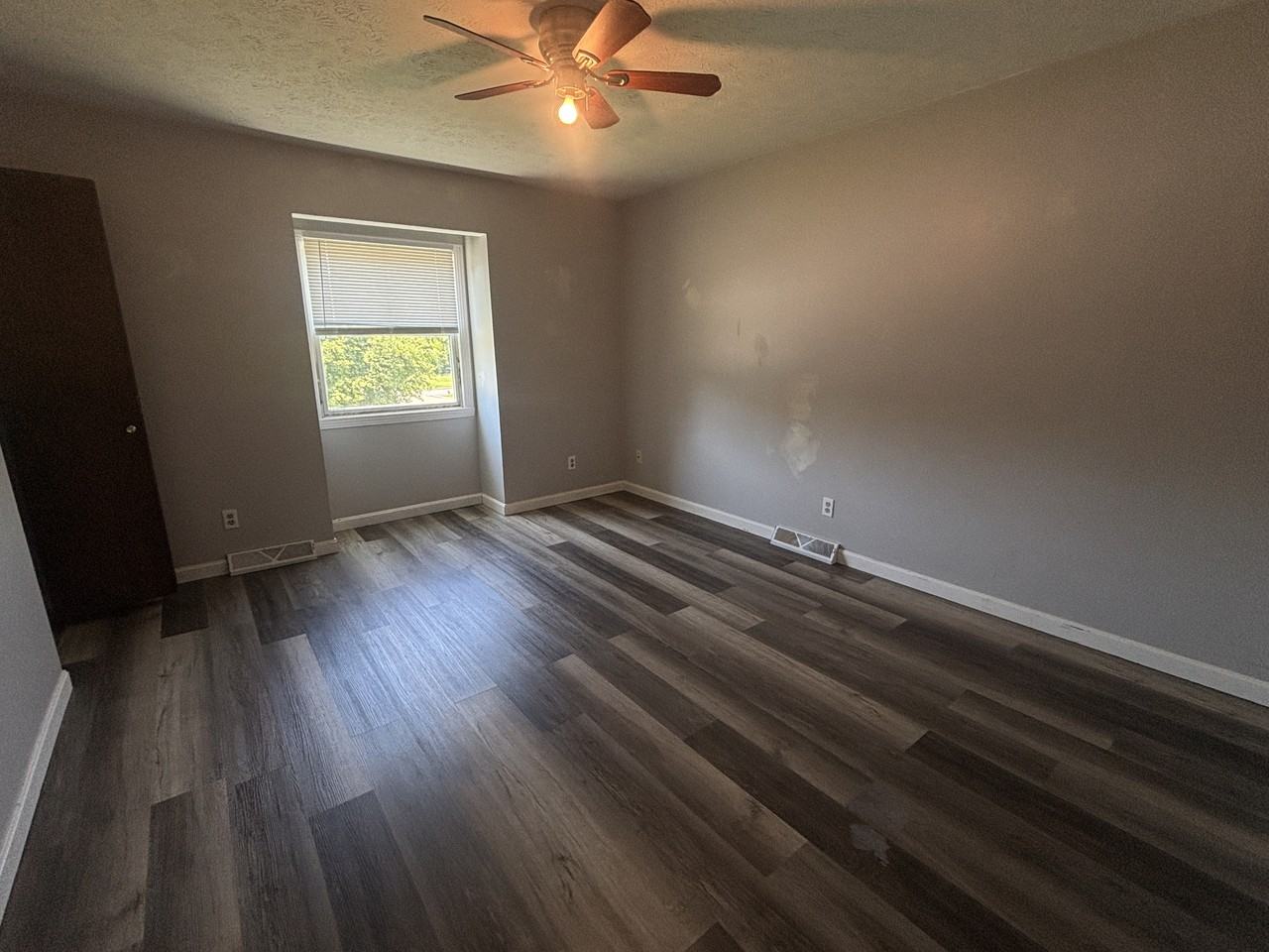 601 Lakeview Dr #1 - Photo 4 of 9