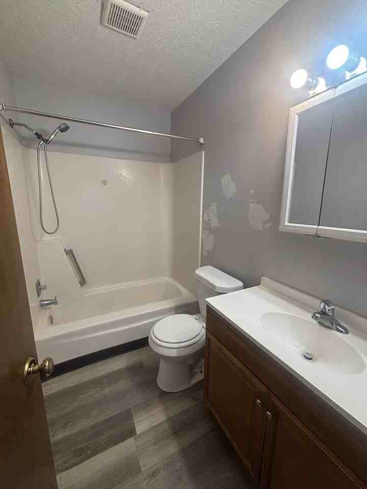 601 Lakeview Dr #1 - Photo 6 of 9