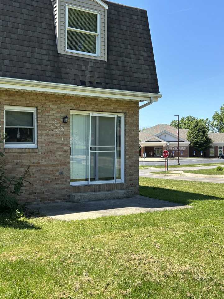 601 Lakeview Dr #1 - Photo 2 of 15
