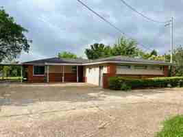 featured image of 904 W Hefner Rd #1