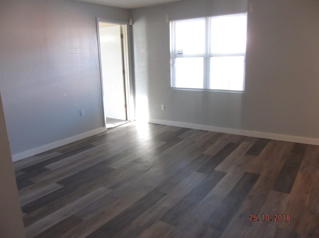 904 W Hefner Rd #1 - Photo 4 of 10