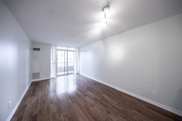 5233 The Essex 2 Inc. #1522 - Photo 6 of 10
