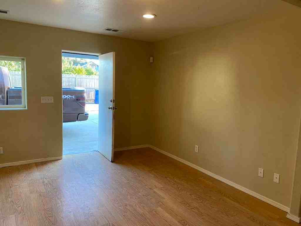 443 E St #1 - Photo 4 of 8