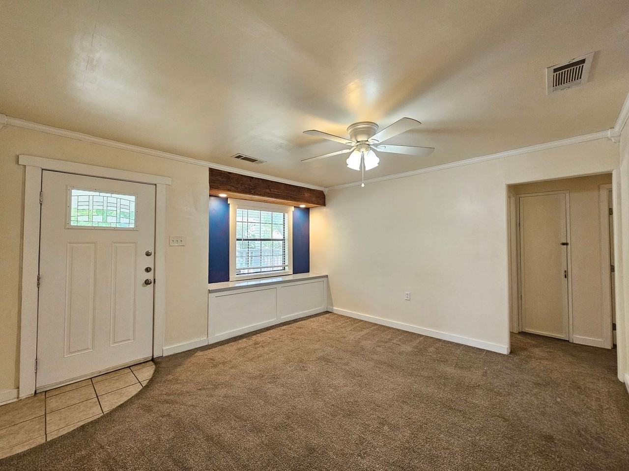 411 Washington St - Photo 5 of 11