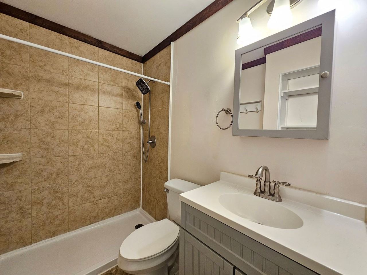 411 Washington St - Photo 7 of 11