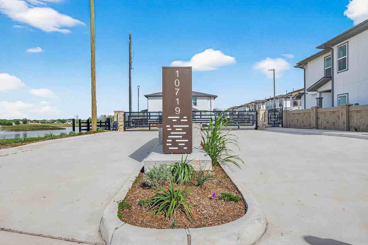 La Vista Richmond Town Homes - Photo 3 of 50