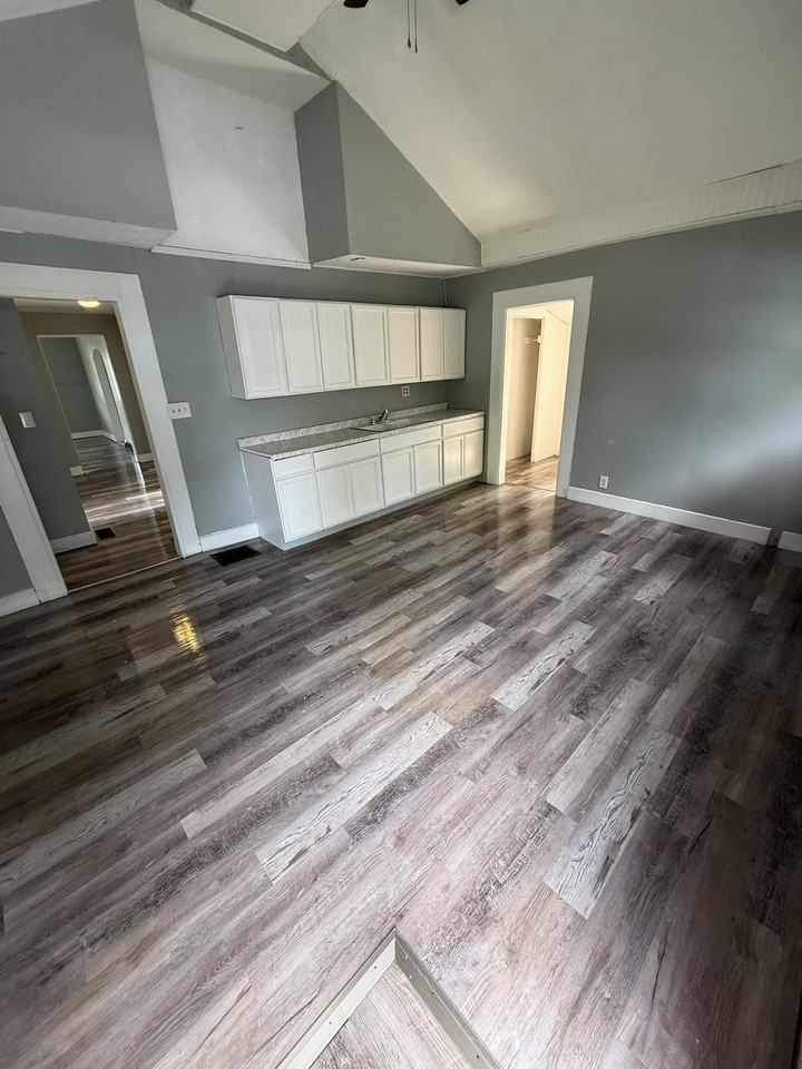 1182 Wheeling Ave #1 - Photo 4 of 10