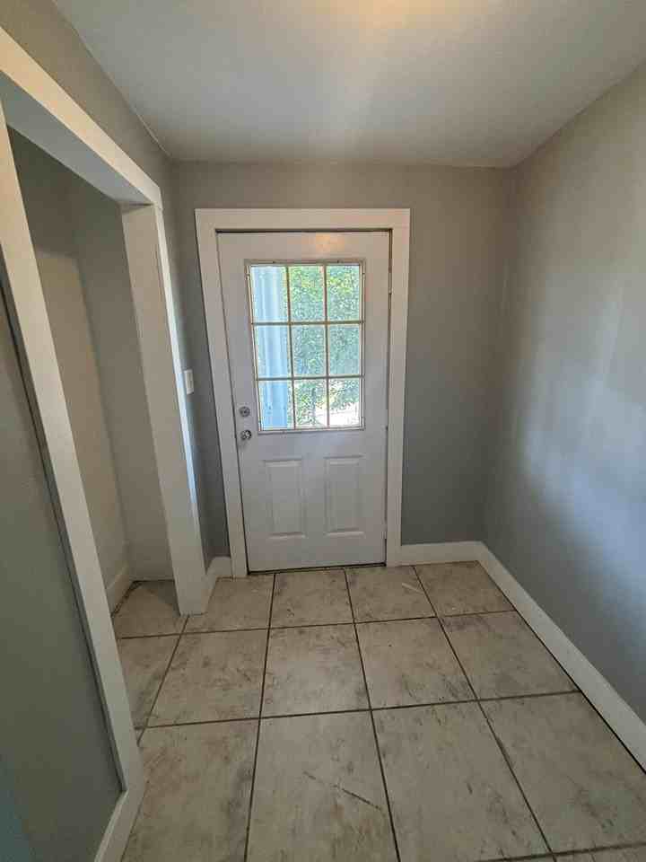 1182 Wheeling Ave #1 - Photo 5 of 10