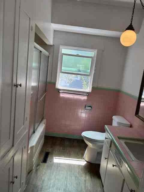 516 W D St #2 - Photo 4 of 10