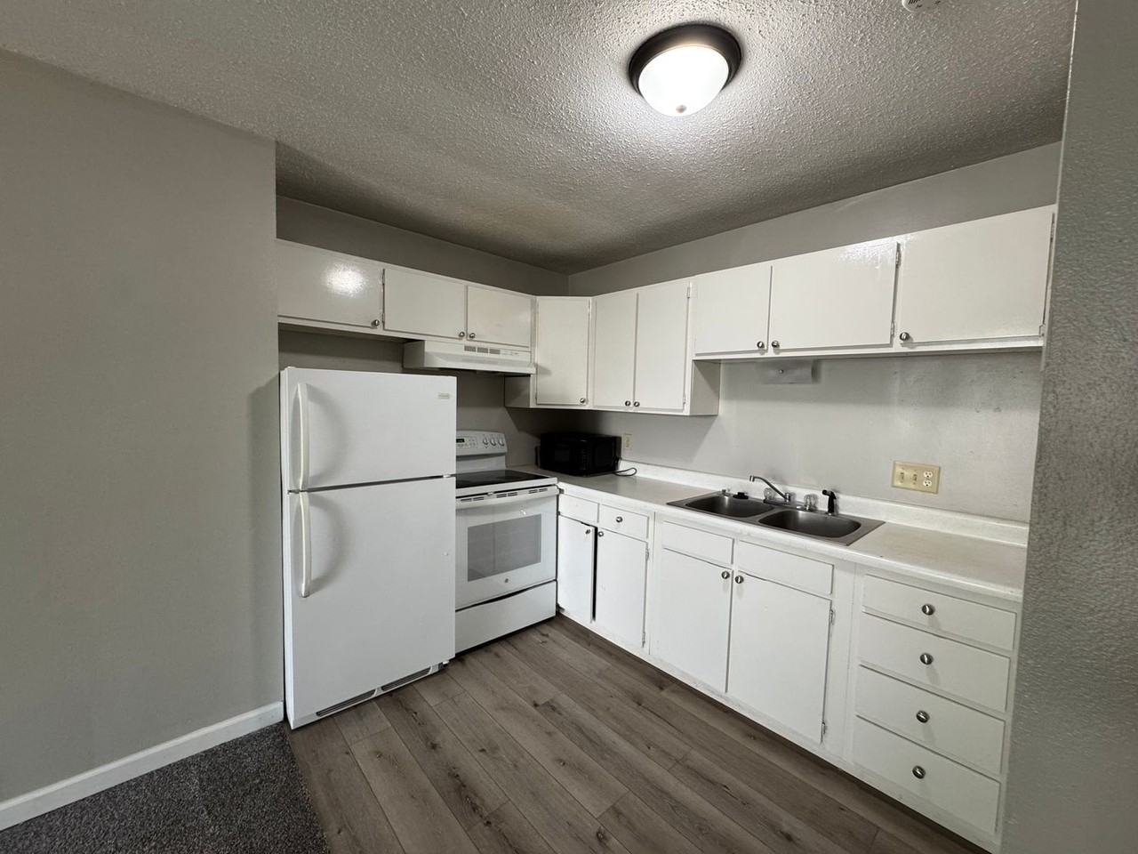 eld-SR (Sunrise Apartments) - Photo 4 of 18