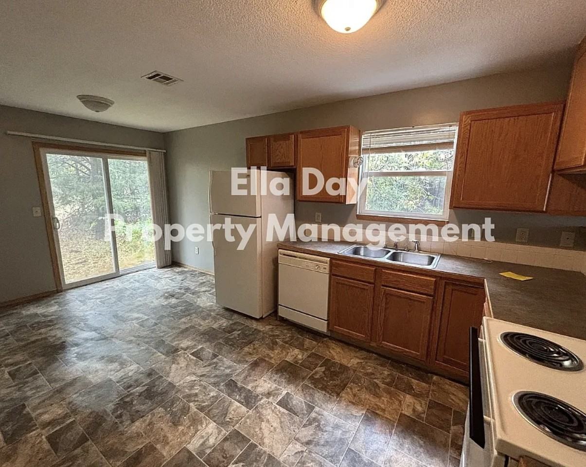 11438 E Lewis St #1 - Photo 3 of 10