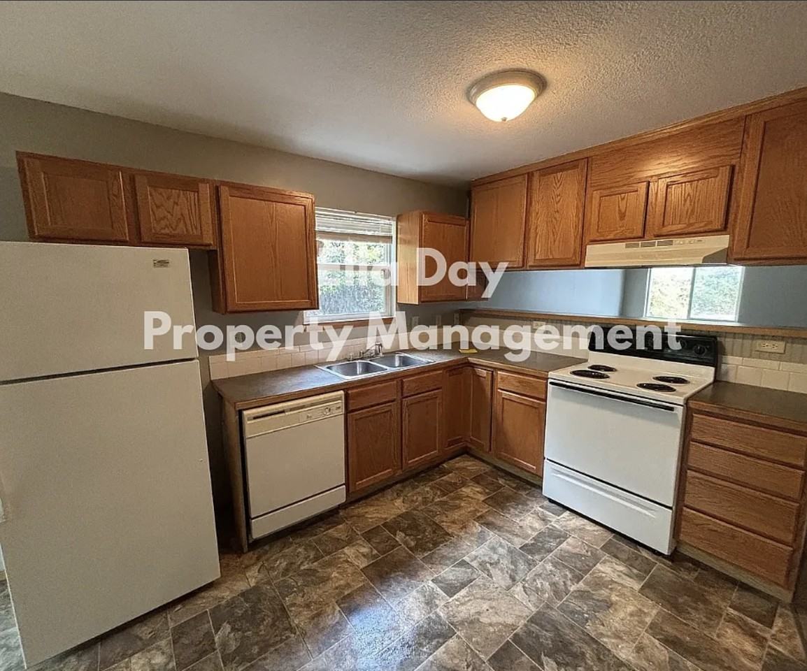 11438 E Lewis St #1 - Photo 4 of 10