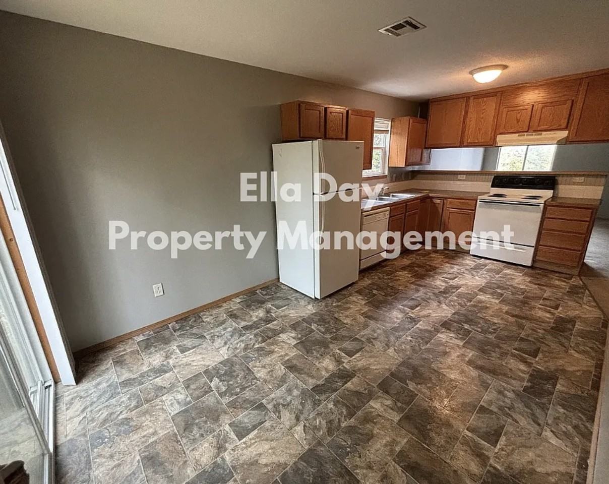 11438 E Lewis St #1 - Photo 6 of 10