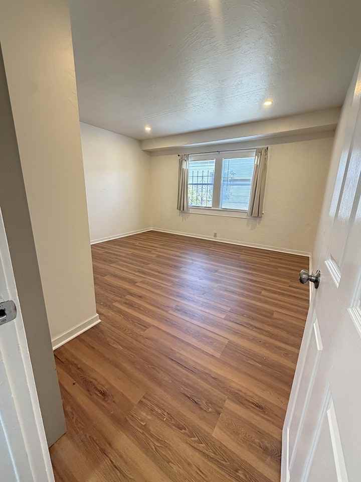 2539 Grande Vista Ave #1 - Photo 5 of 11