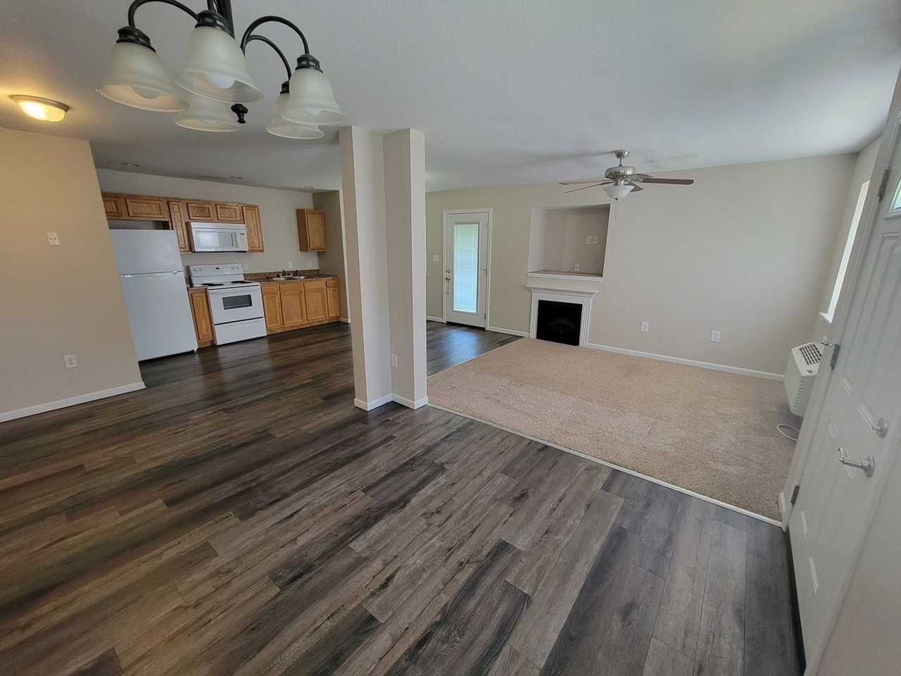 316 E Davis St - Photo 5 of 26