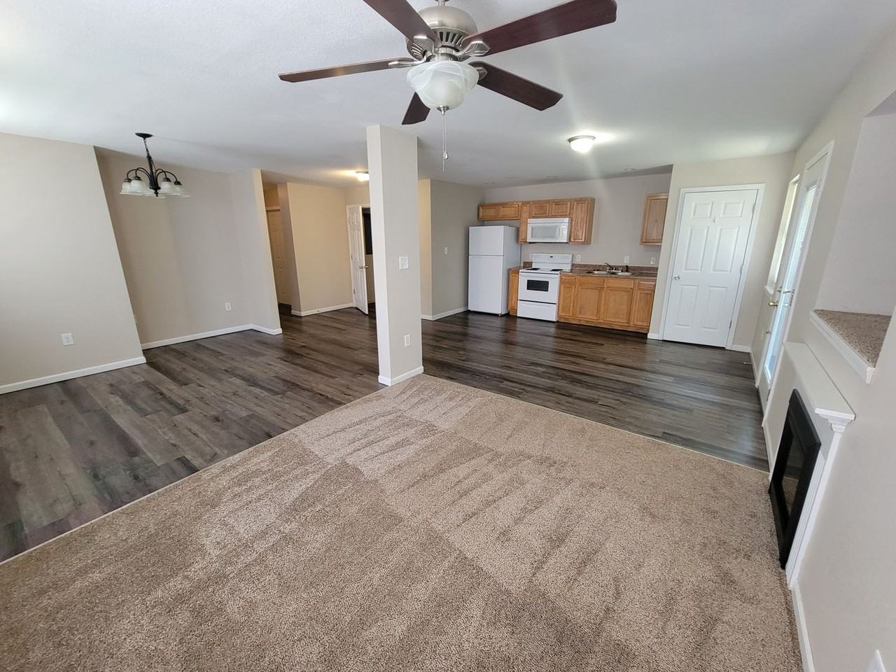 316 E Davis St - Photo 6 of 26