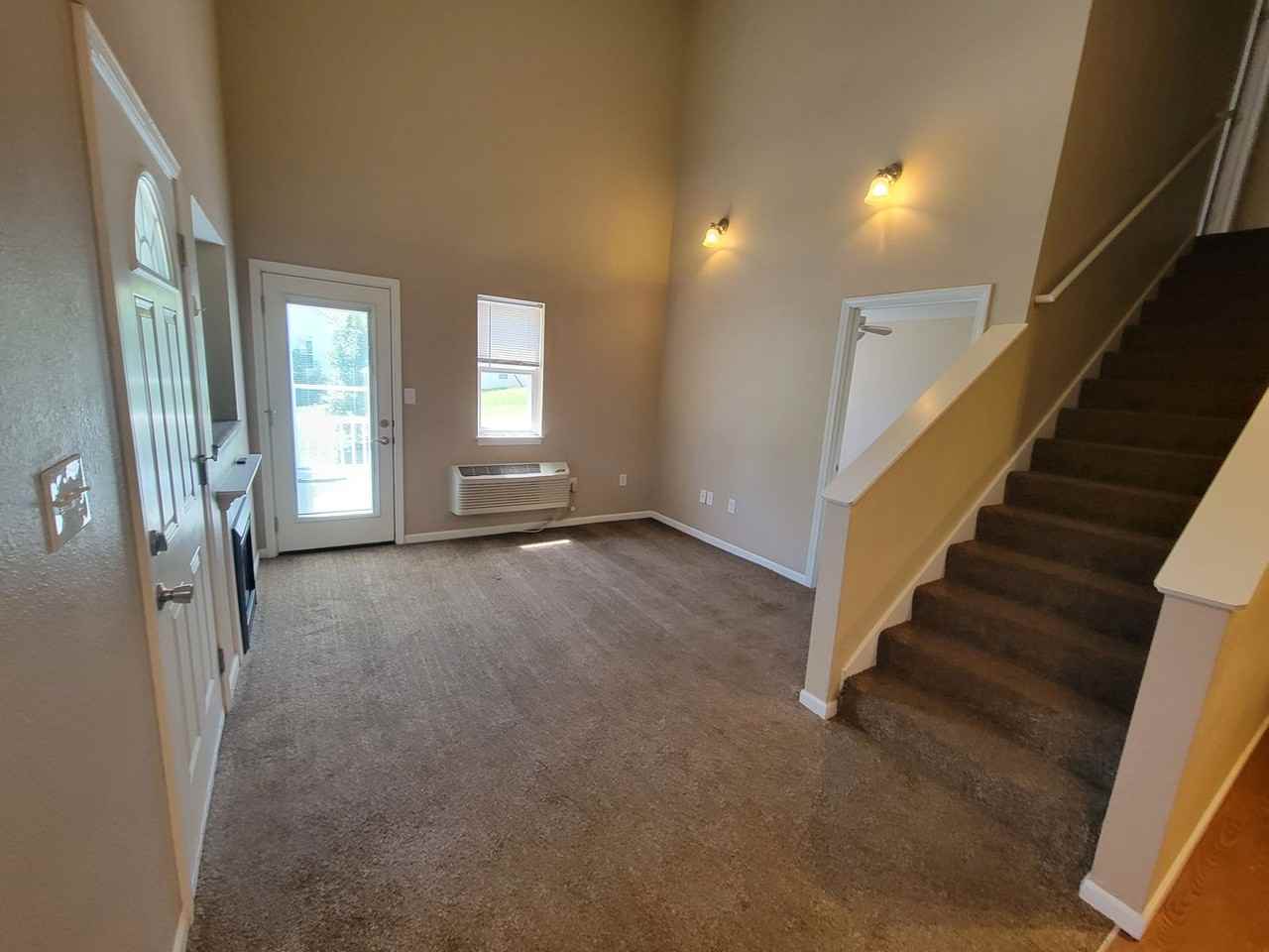 316 E Davis St - Photo 5 of 16