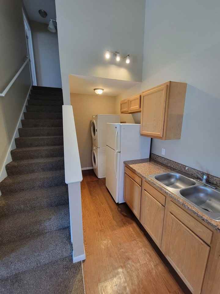 316 E Davis St - Photo 7 of 16