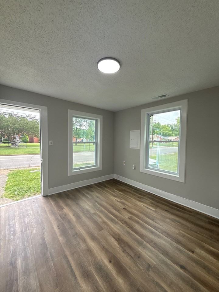 612 E Jefferson St #1 - Photo 3 of 5
