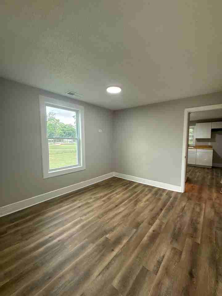 612 E Jefferson St #1 - Photo 4 of 5