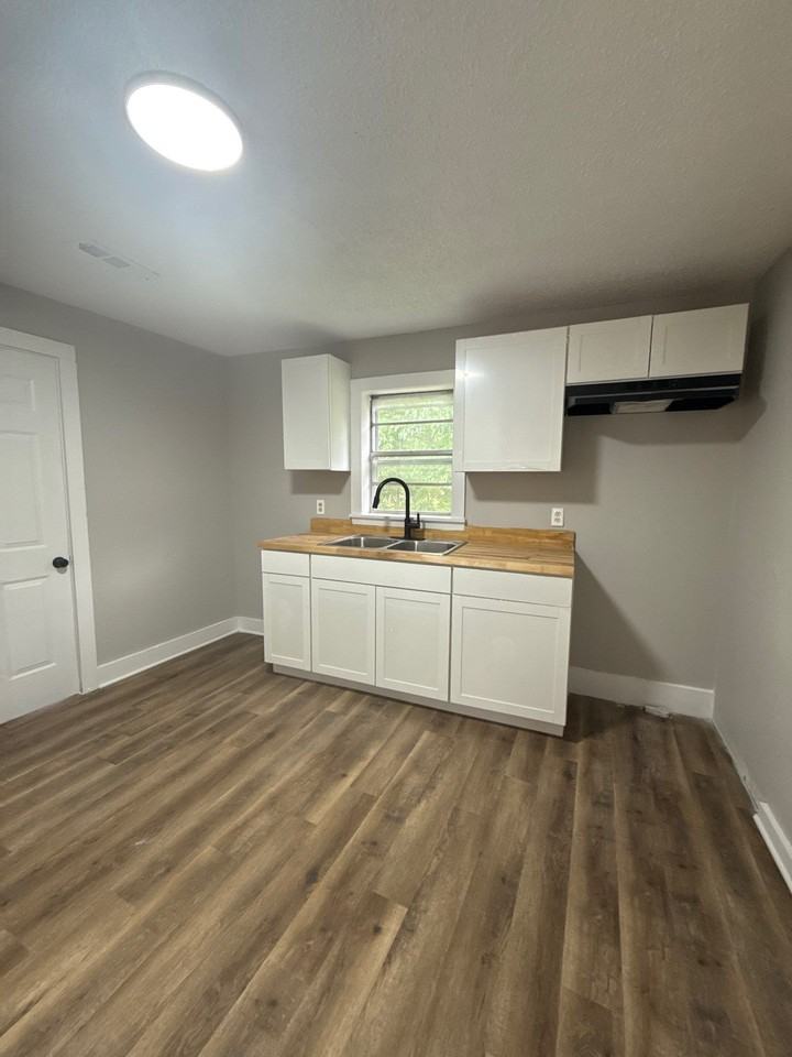 612 E Jefferson St #1 - Photo 5 of 5