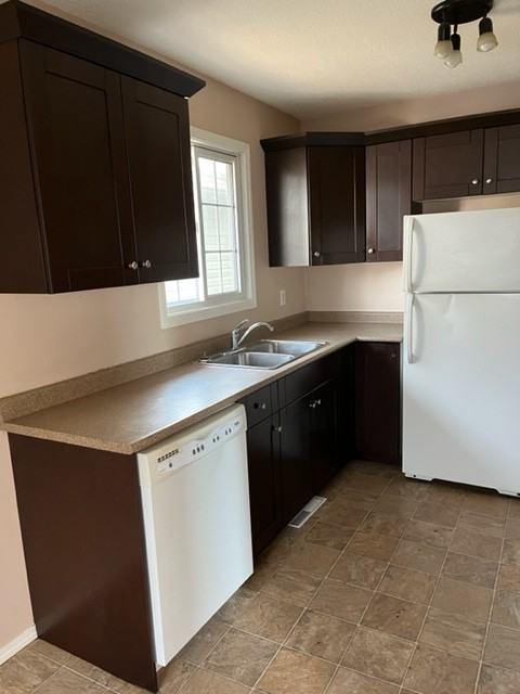 1740 Alexandra Ave #1 - Photo 3 of 10