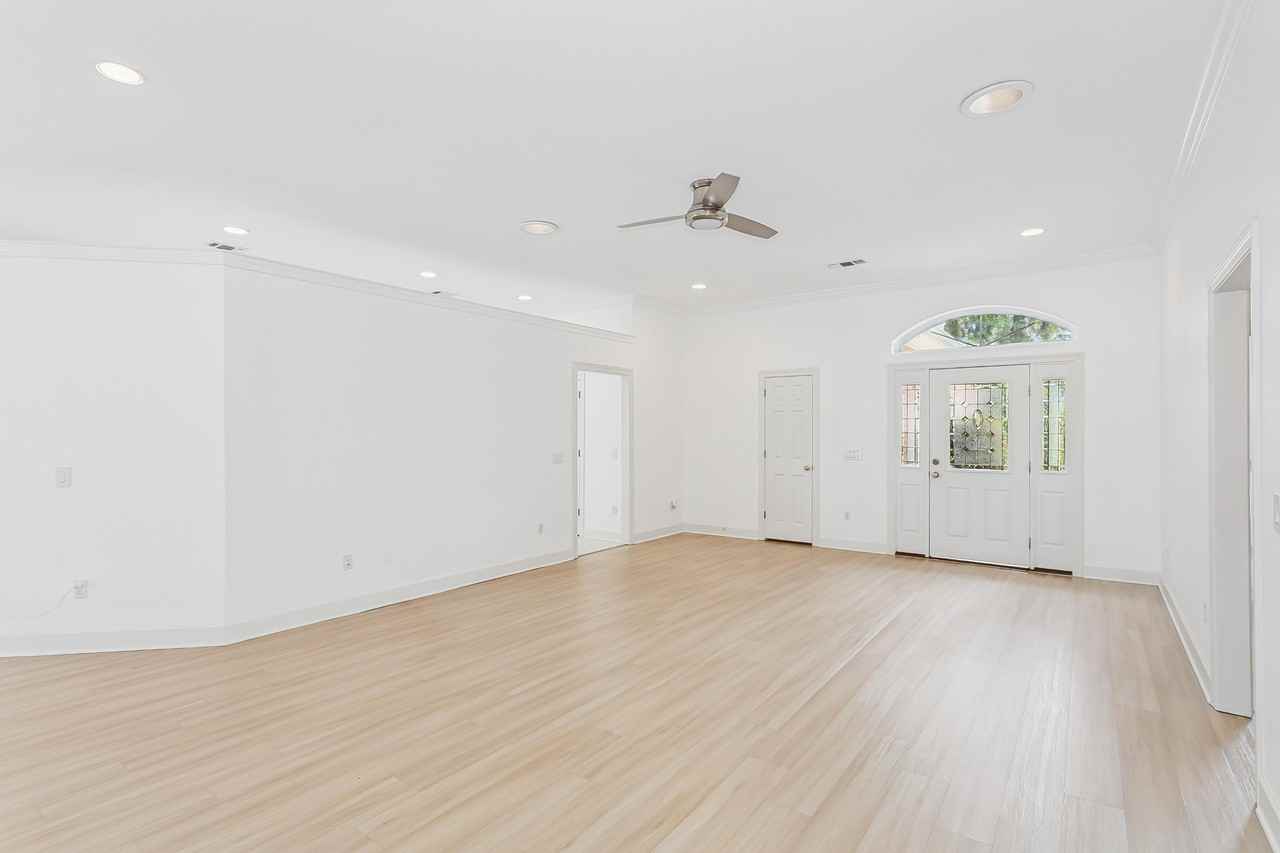 5930 Hermitage Dr - Photo 6 of 37