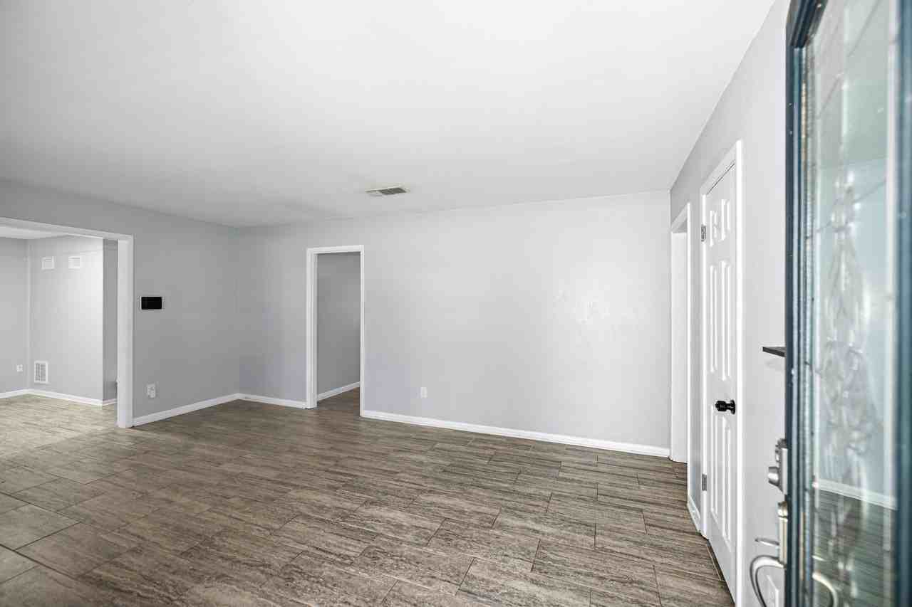 328 Plymouth Ave #1 - Photo 4 of 49