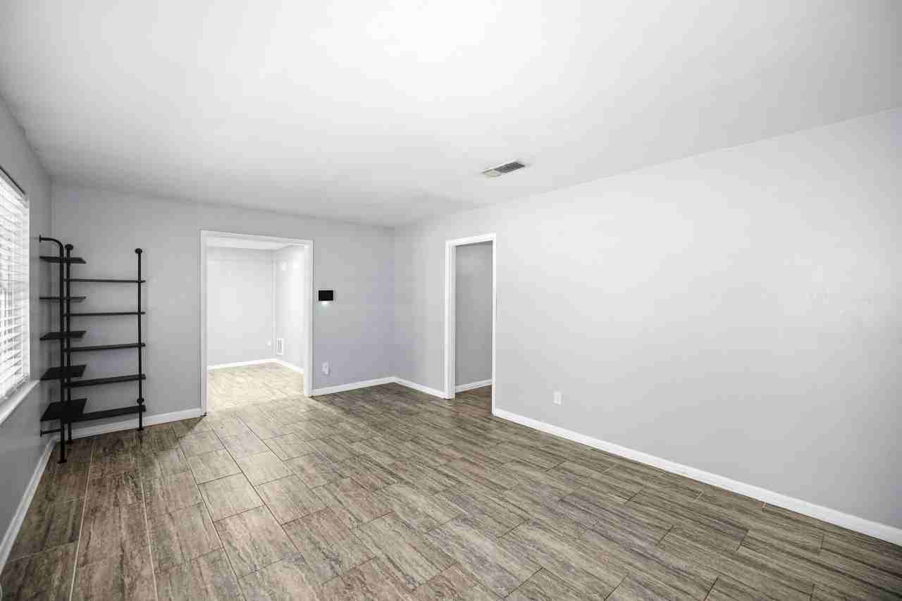 328 Plymouth Ave #1 - Photo 5 of 49