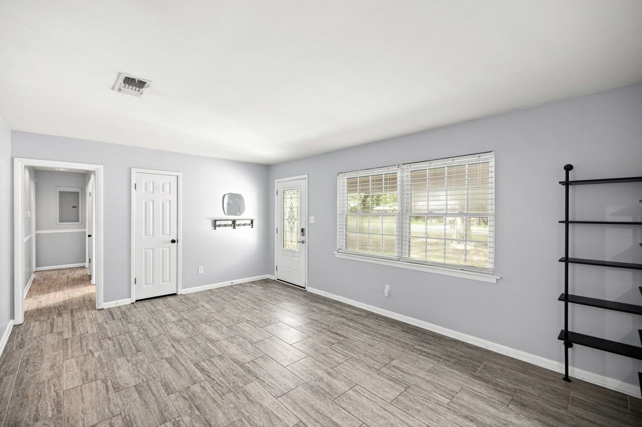 328 Plymouth Ave #1 - Photo 6 of 49